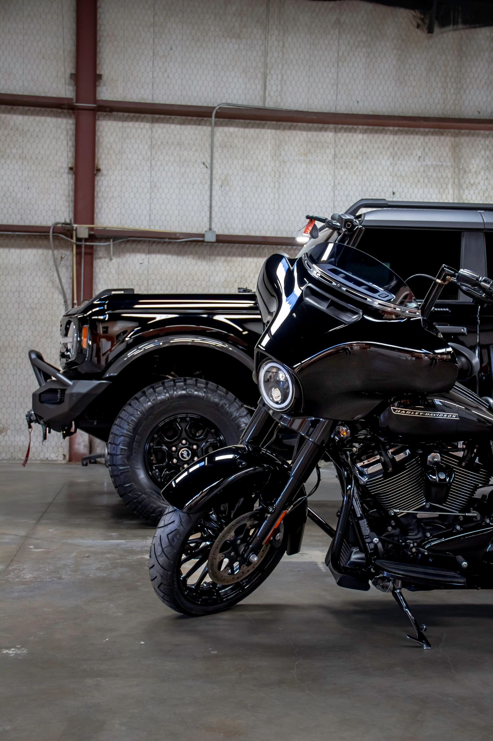 Duarte's Detailing & Ceramic Coating Window Tinting Vinyl Wraps in